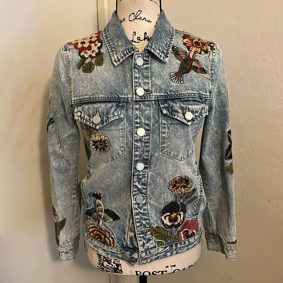Blank NYC Embroidered Floral Hummingbird Embellished Distressed Denim Jacket - Picture 4 of 15
